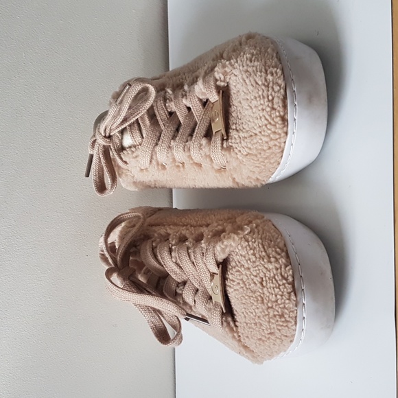 Guess Teddy Sneakers - Picture 7 of 7